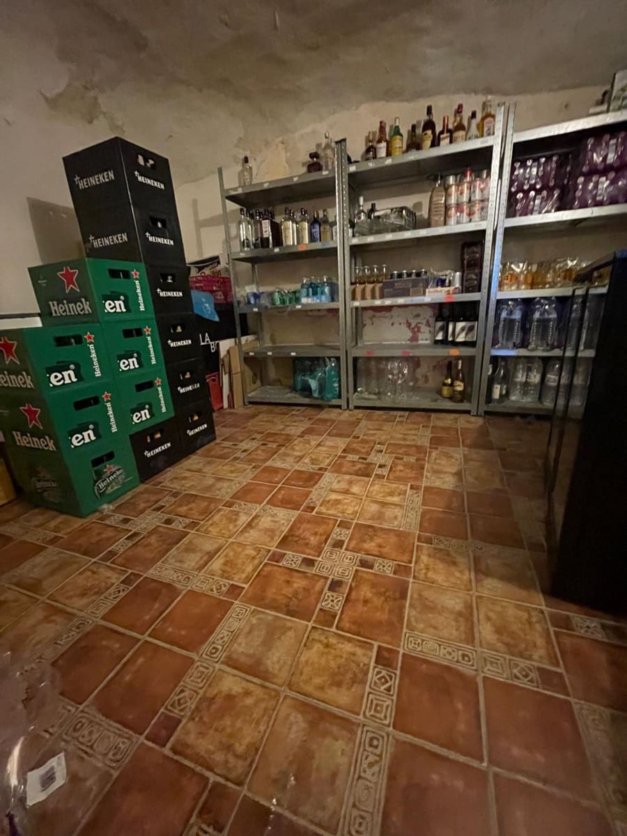 Commercial for sale in Pinoso - € 160,000 (Ref: 9891687)