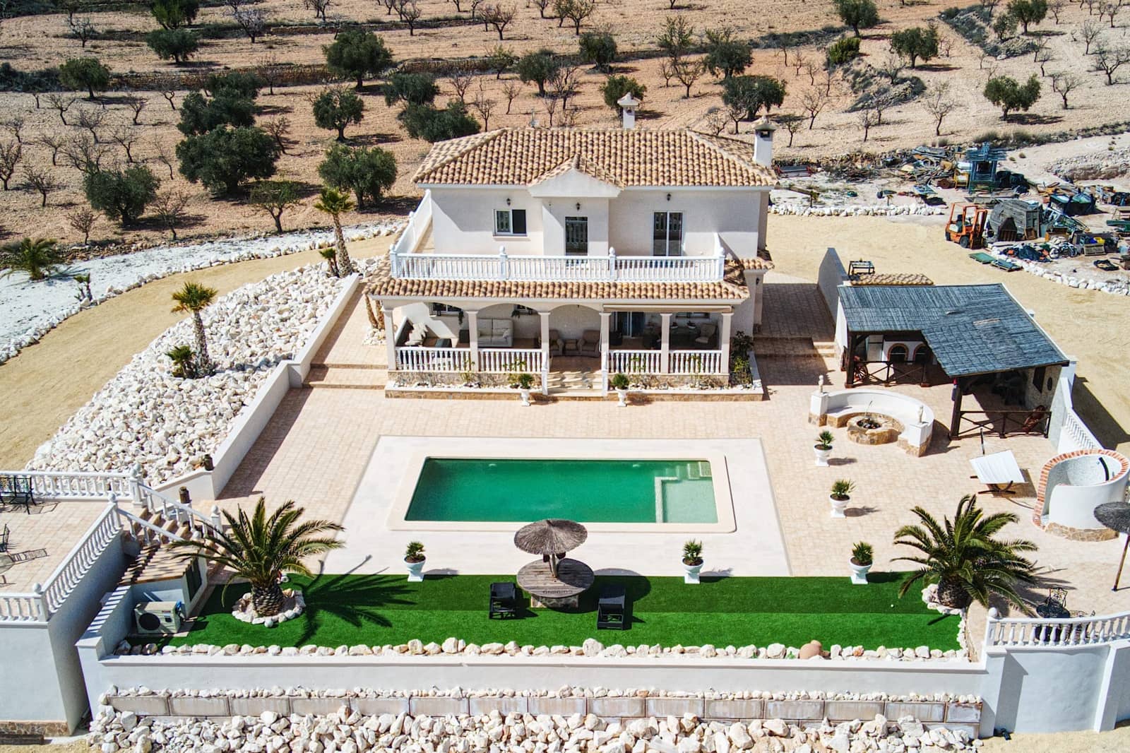 4 slaapkamer Villa te koop in Pinoso met zwembad garage - € 599.000 (Ref: 9894932)