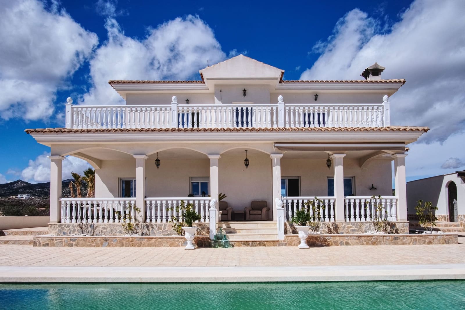 4 slaapkamer Villa te koop in Pinoso met zwembad garage - € 599.000 (Ref: 9894932)