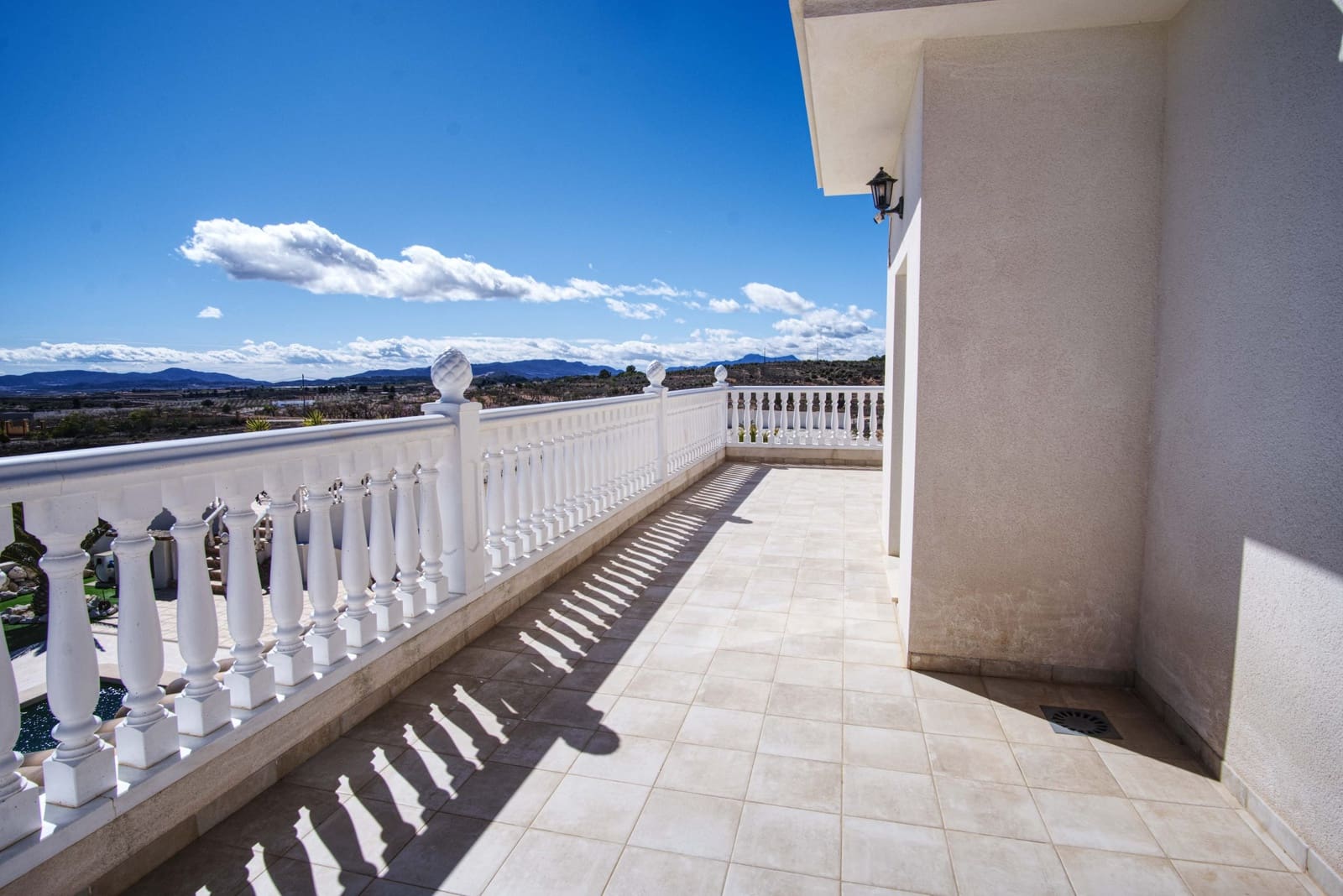 4 slaapkamer Villa te koop in Pinoso met zwembad garage - € 599.000 (Ref: 9894932)