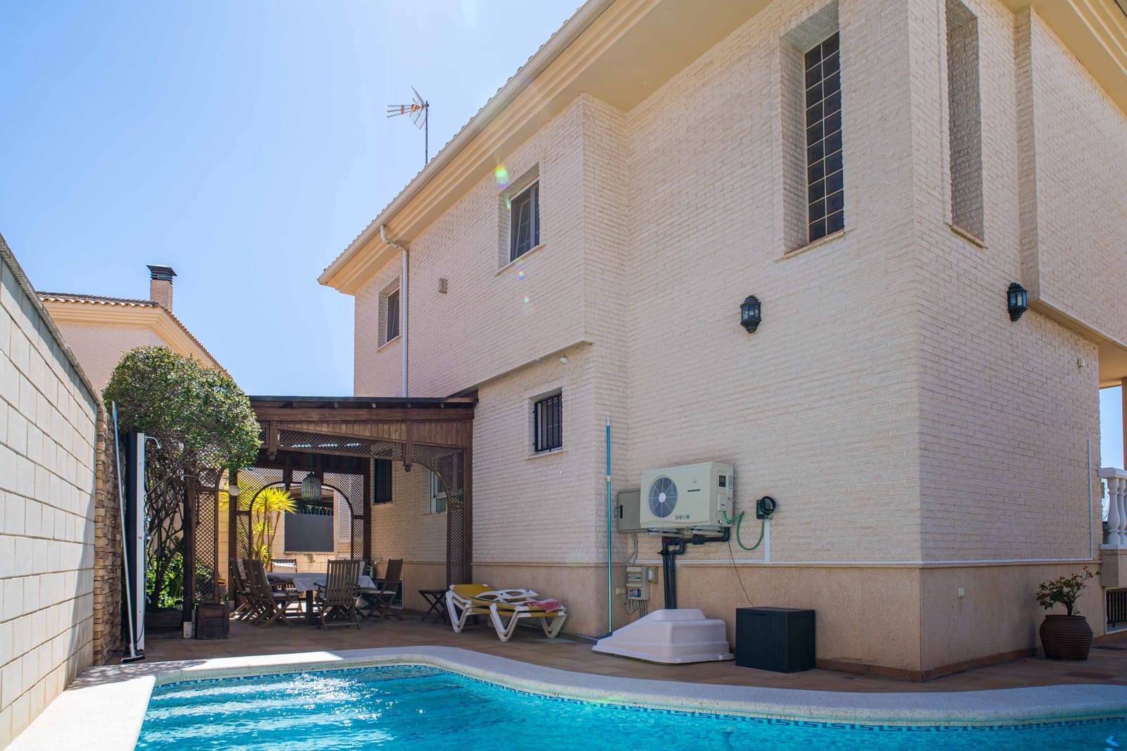 4 bedroom Villa for sale in Elda with pool - € 430,000 (Ref: 9894935)
