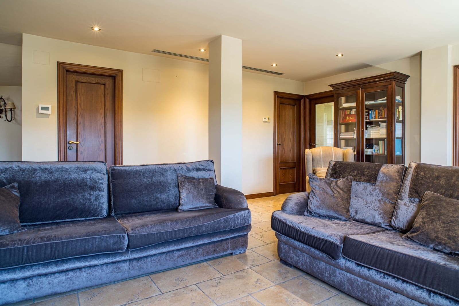 4 bedroom Villa for sale in Elda with pool - € 430,000 (Ref: 9894935)
