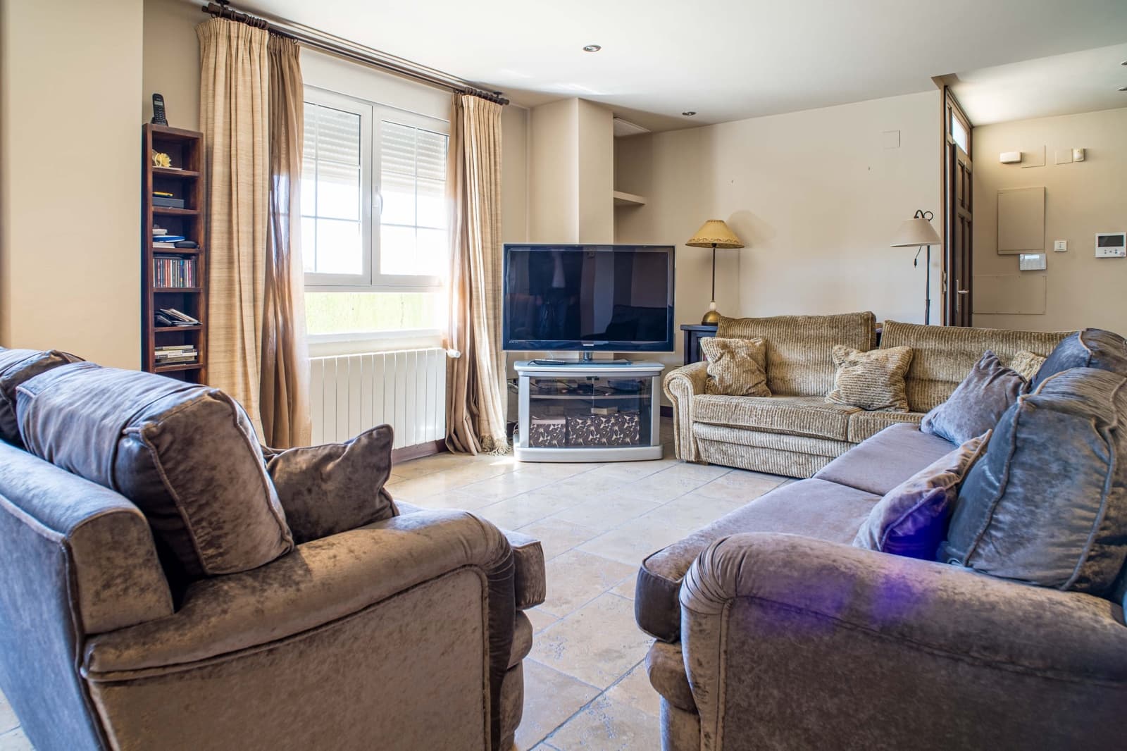 4 bedroom Villa for sale in Elda with pool - € 430,000 (Ref: 9894935)