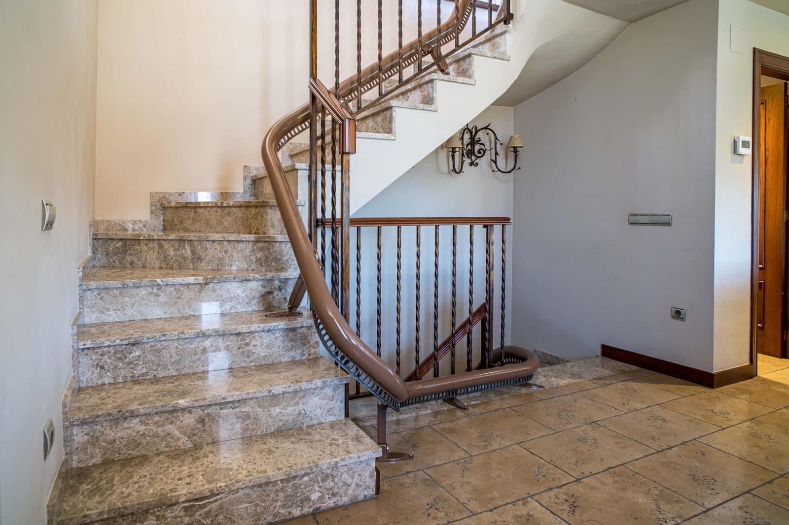 4 bedroom Villa for sale in Elda with pool - € 430,000 (Ref: 9894935)