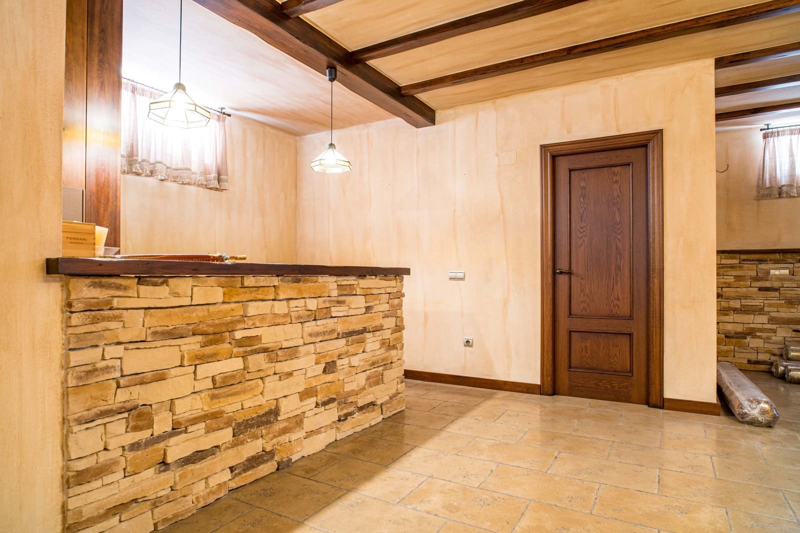 4 bedroom Villa for sale in Elda with pool - € 430,000 (Ref: 9894935)