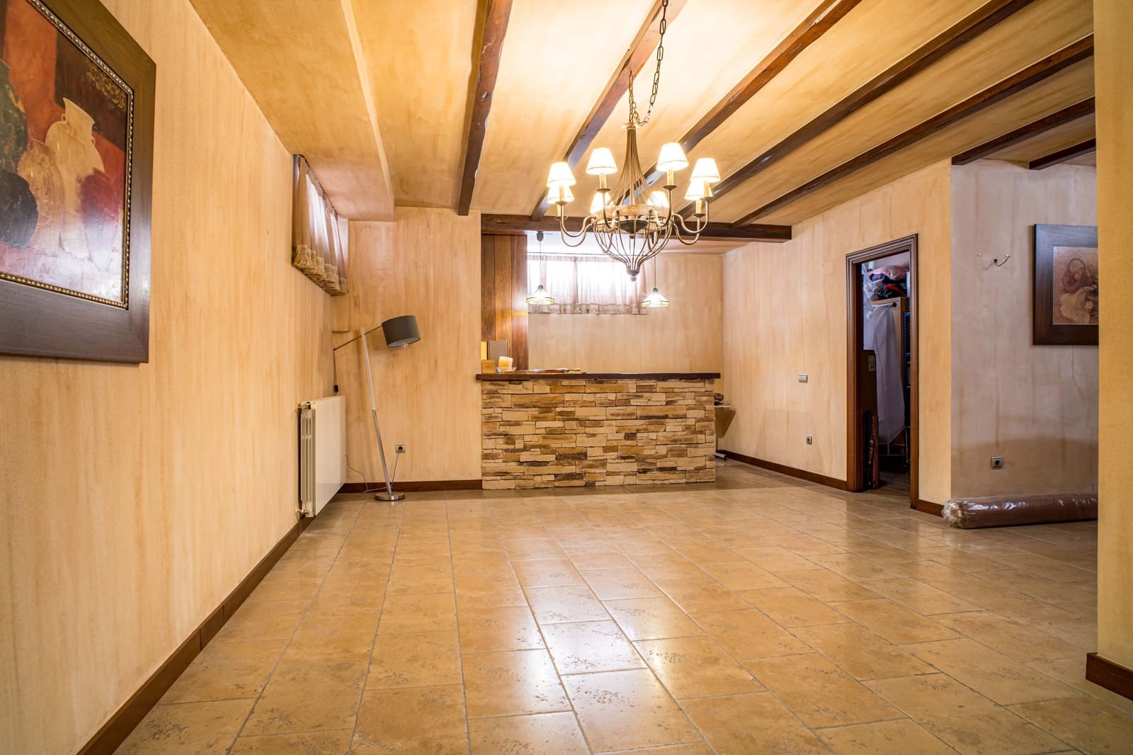 4 bedroom Villa for sale in Elda with pool - € 430,000 (Ref: 9894935)