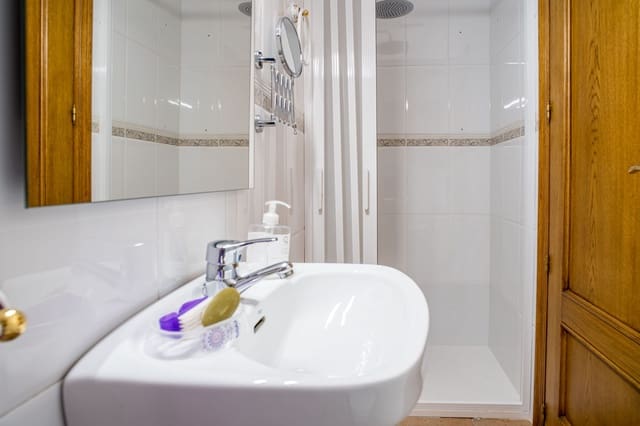 Casa de 5 habitaciones en Pinoso en venta - 320.000 € (Ref: 9900071)