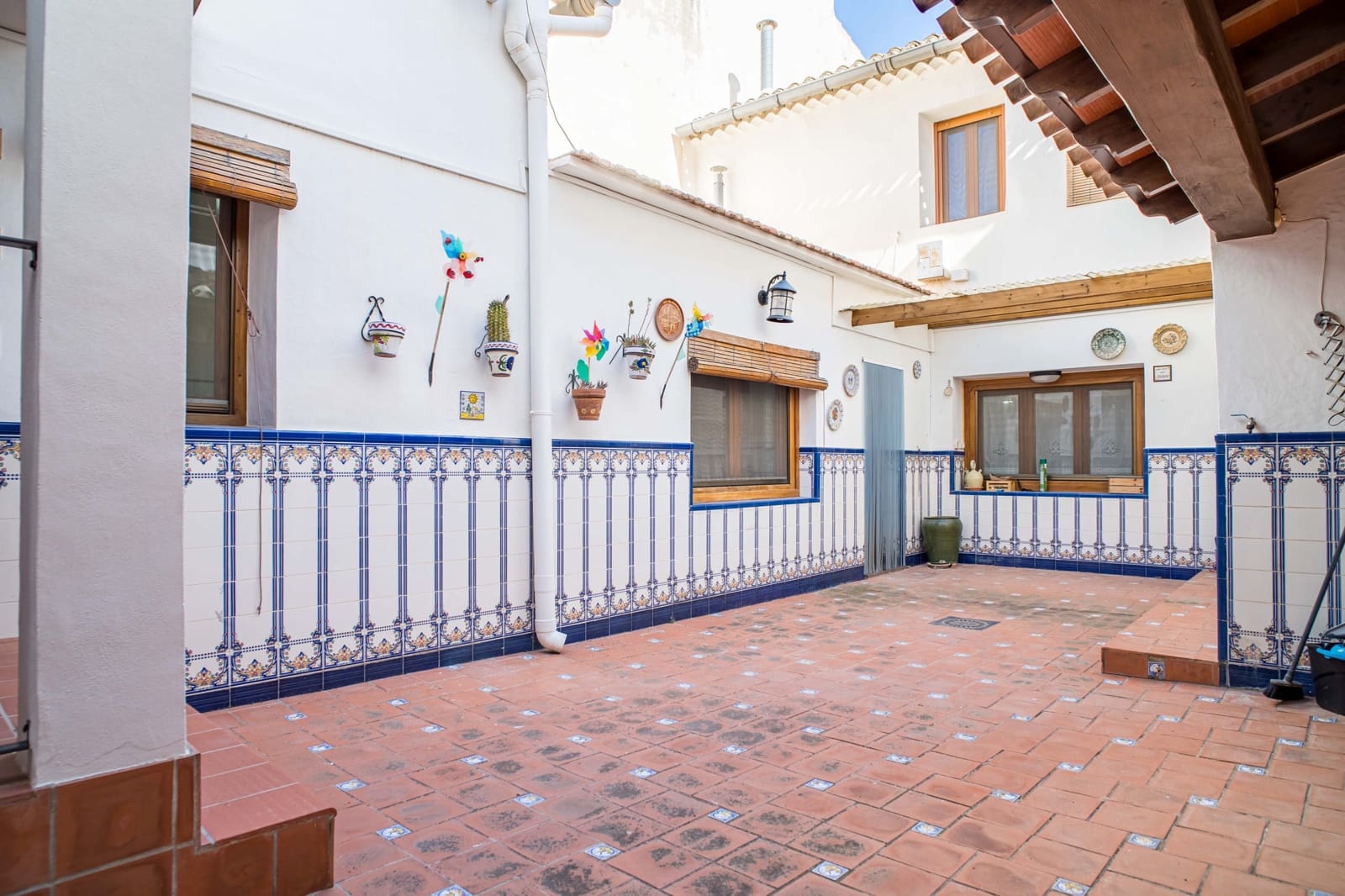 Casa de 5 habitaciones en Pinoso en venta - 320.000 € (Ref: 9900071)