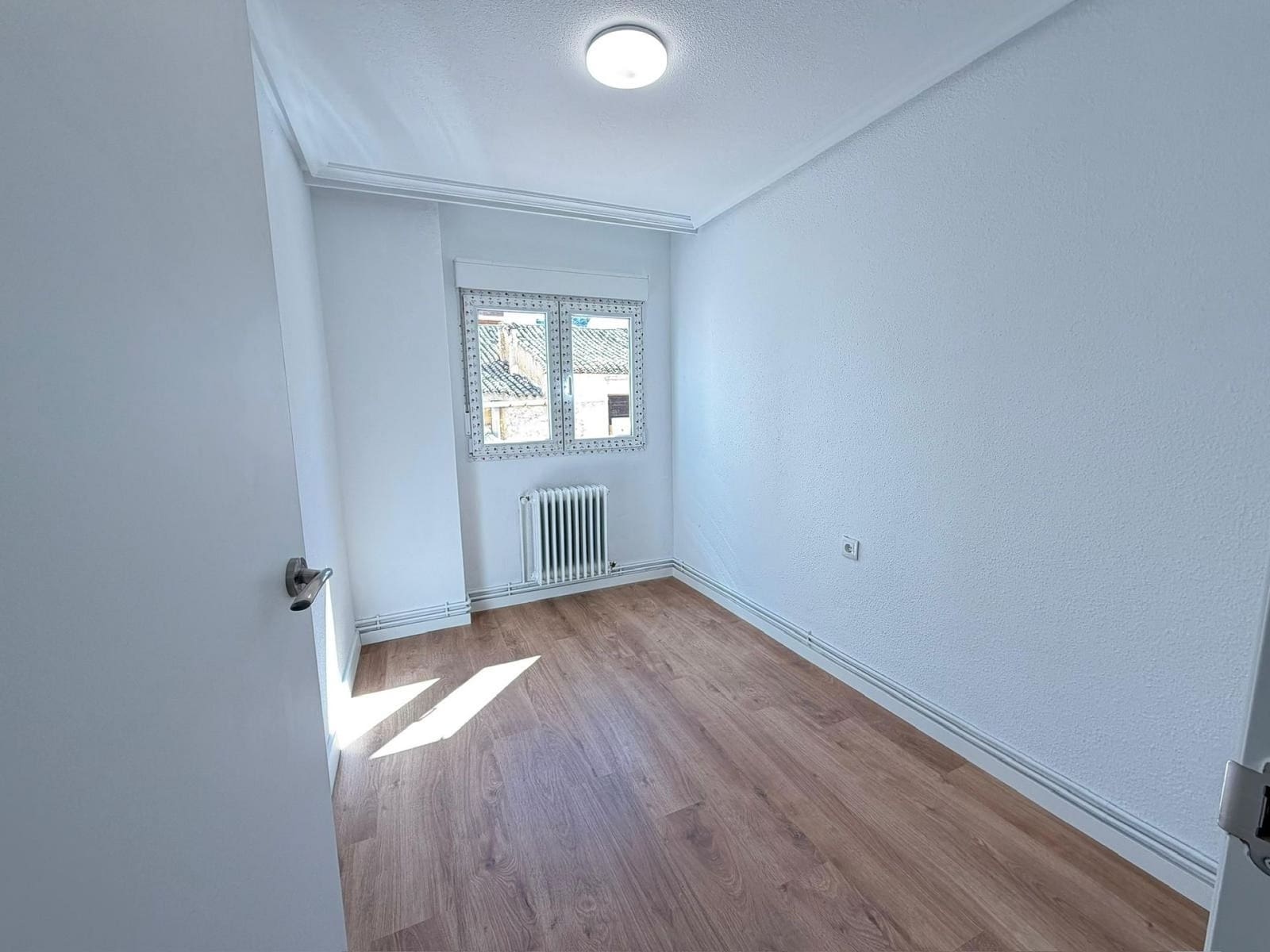 4 bedroom Apartment for sale in Yecla - € 145,000 (Ref: 9910024)