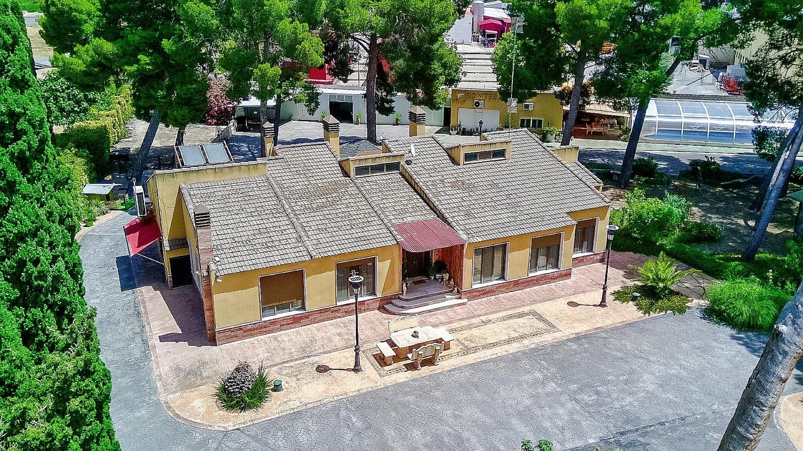 4 soverom Villa til salgs i Yecla med svømmebasseng garasje - € 699 000 (Ref: 9935508)