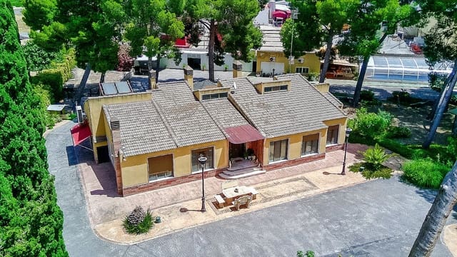 4 soverom Villa til salgs i Yecla med svømmebasseng garasje - € 699 000 (Ref: 9935508)