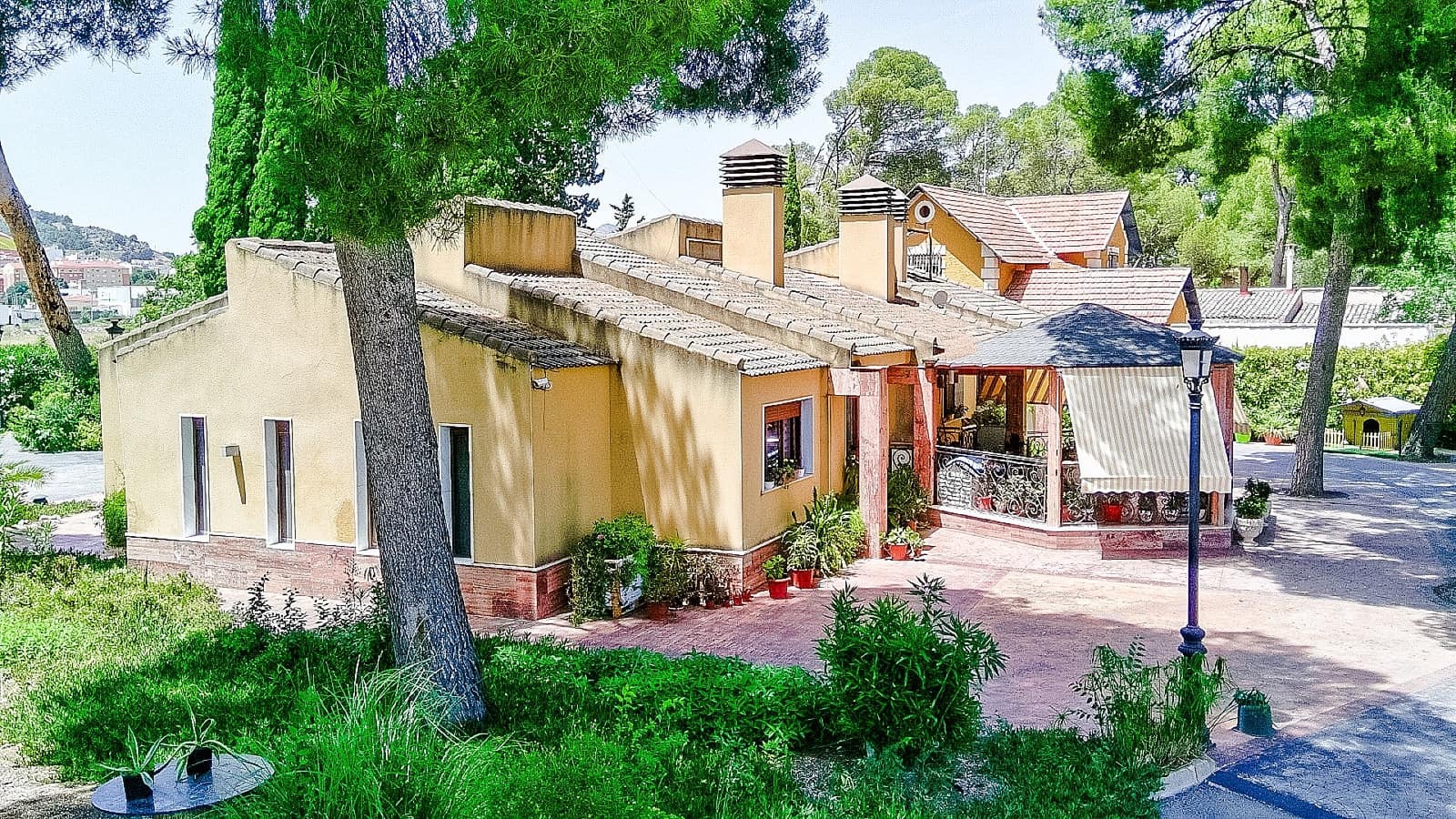 4 soverom Villa til salgs i Yecla med svømmebasseng garasje - € 699 000 (Ref: 9935508)