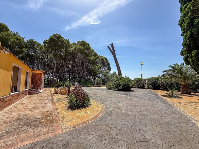 4 soverom Villa til salgs i Yecla med svømmebasseng garasje - € 699 000 (Ref: 9935508)