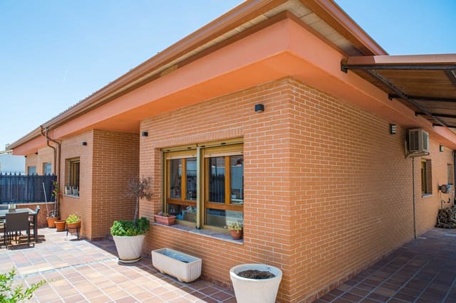 4 slaapkamer Villa te koop in Pinoso met garage - € 299.950 (Ref: 9945096)