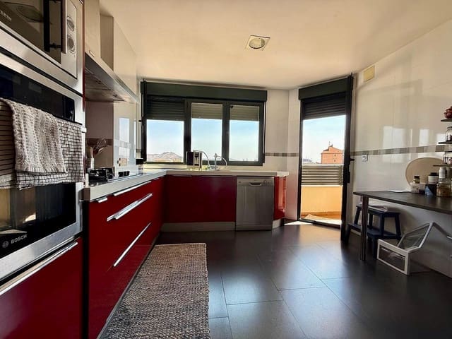 4 soverom Leilighet til salgs i Yecla med garasje - € 279 000 (Ref: 9946961)
