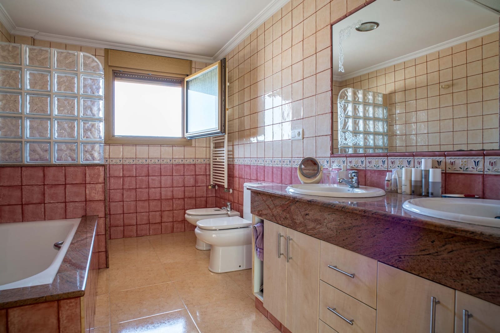 Chalet de 5 habitaciones en Pinoso en venta con piscina garaje - 399.950 € (Ref: 9958434)