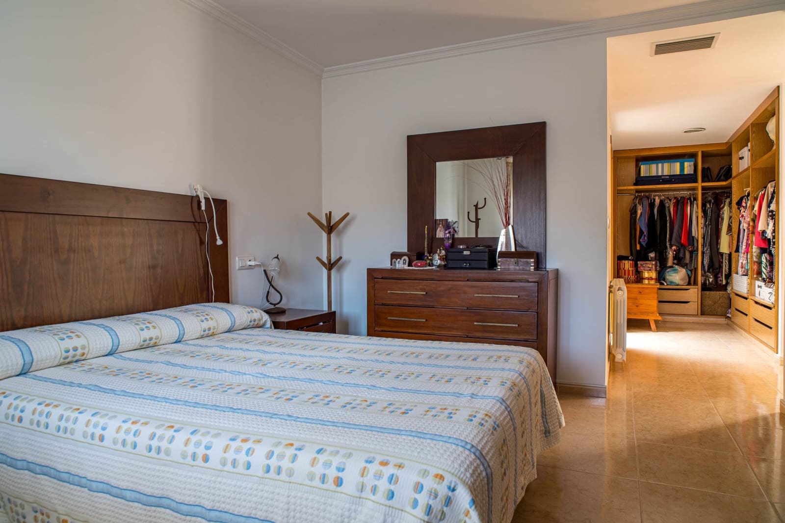 Chalet de 5 habitaciones en Pinoso en venta con piscina garaje - 399.950 € (Ref: 9958434)
