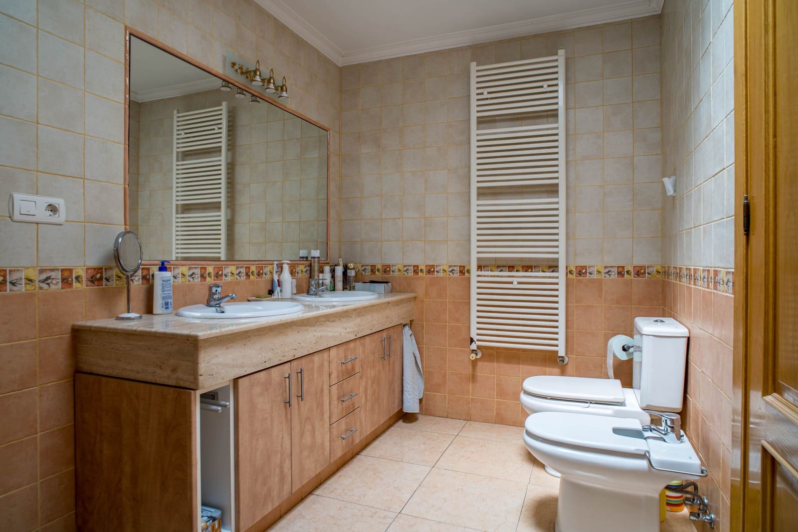 Chalet de 5 habitaciones en Pinoso en venta con piscina garaje - 399.950 € (Ref: 9958434)
