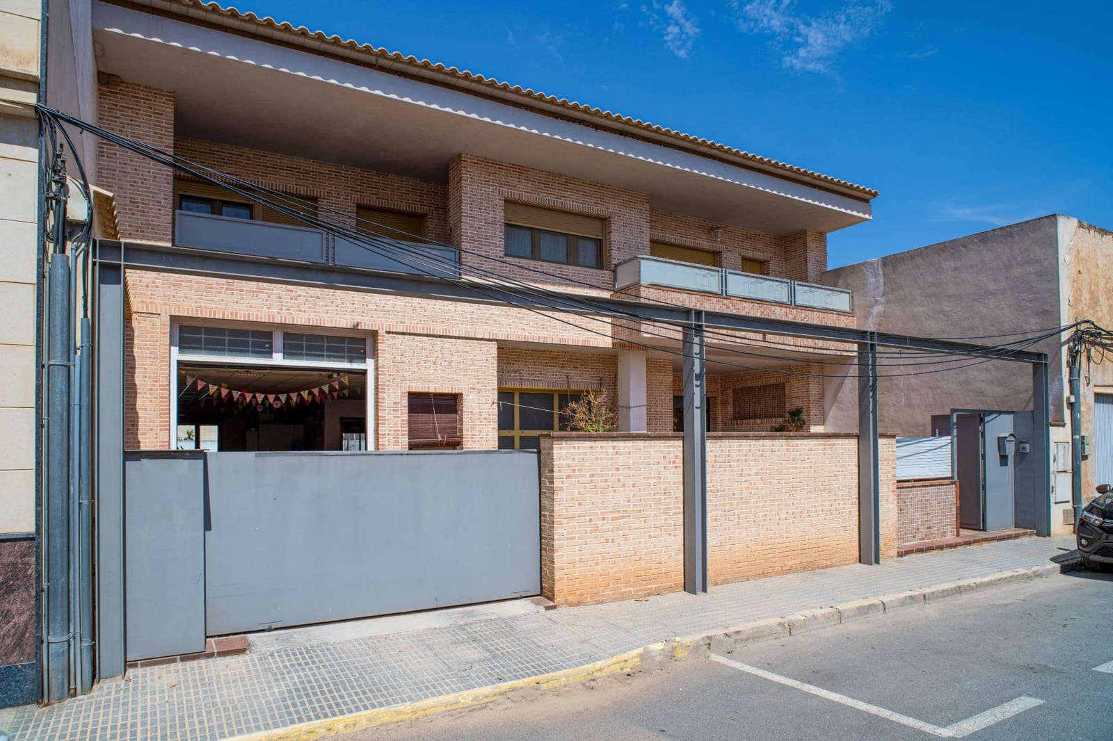 Chalet de 5 habitaciones en Pinoso en venta con piscina garaje - 399.950 € (Ref: 9958434)
