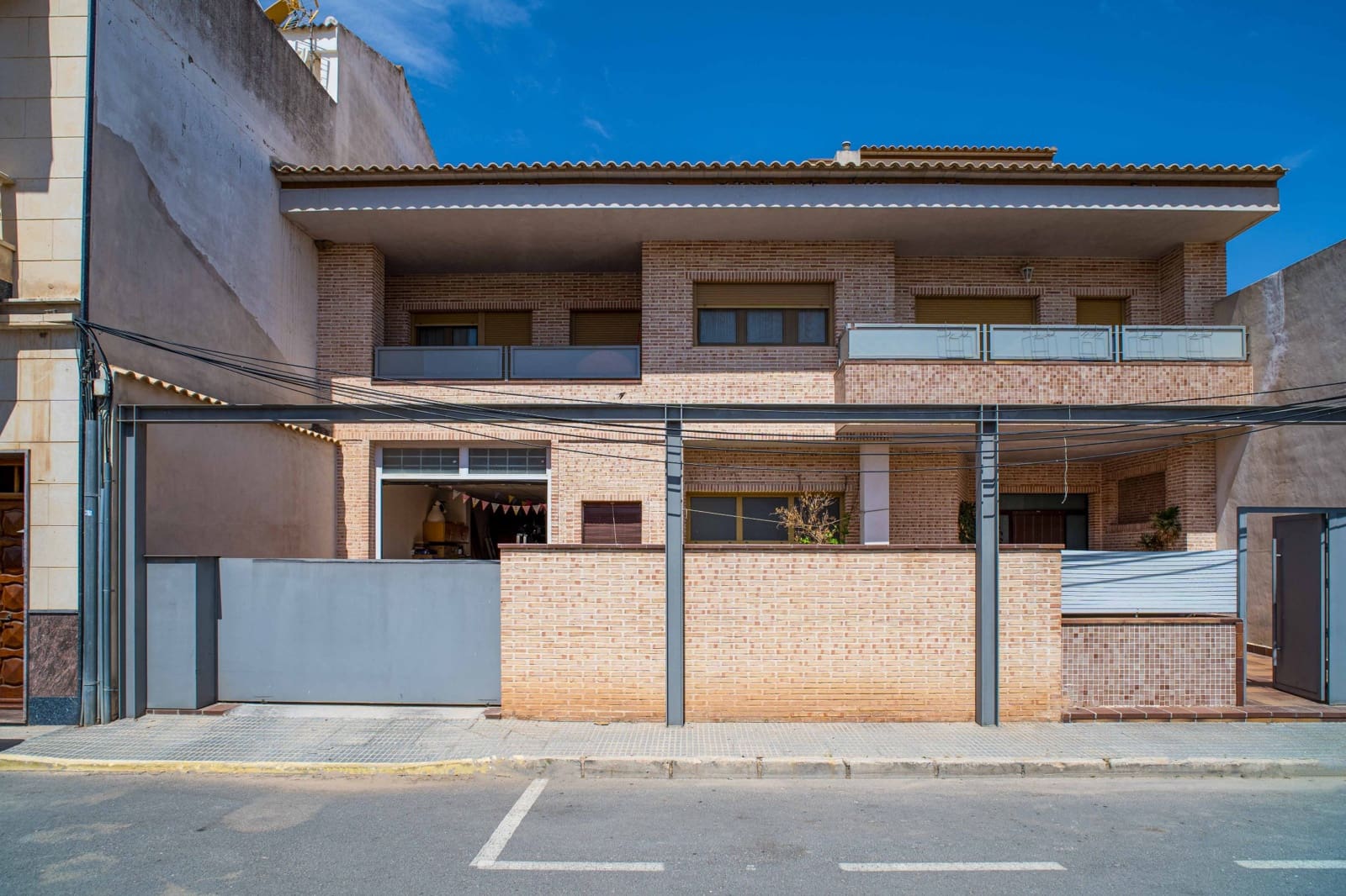 Chalet de 5 habitaciones en Pinoso en venta con piscina garaje - 399.950 € (Ref: 9958434)