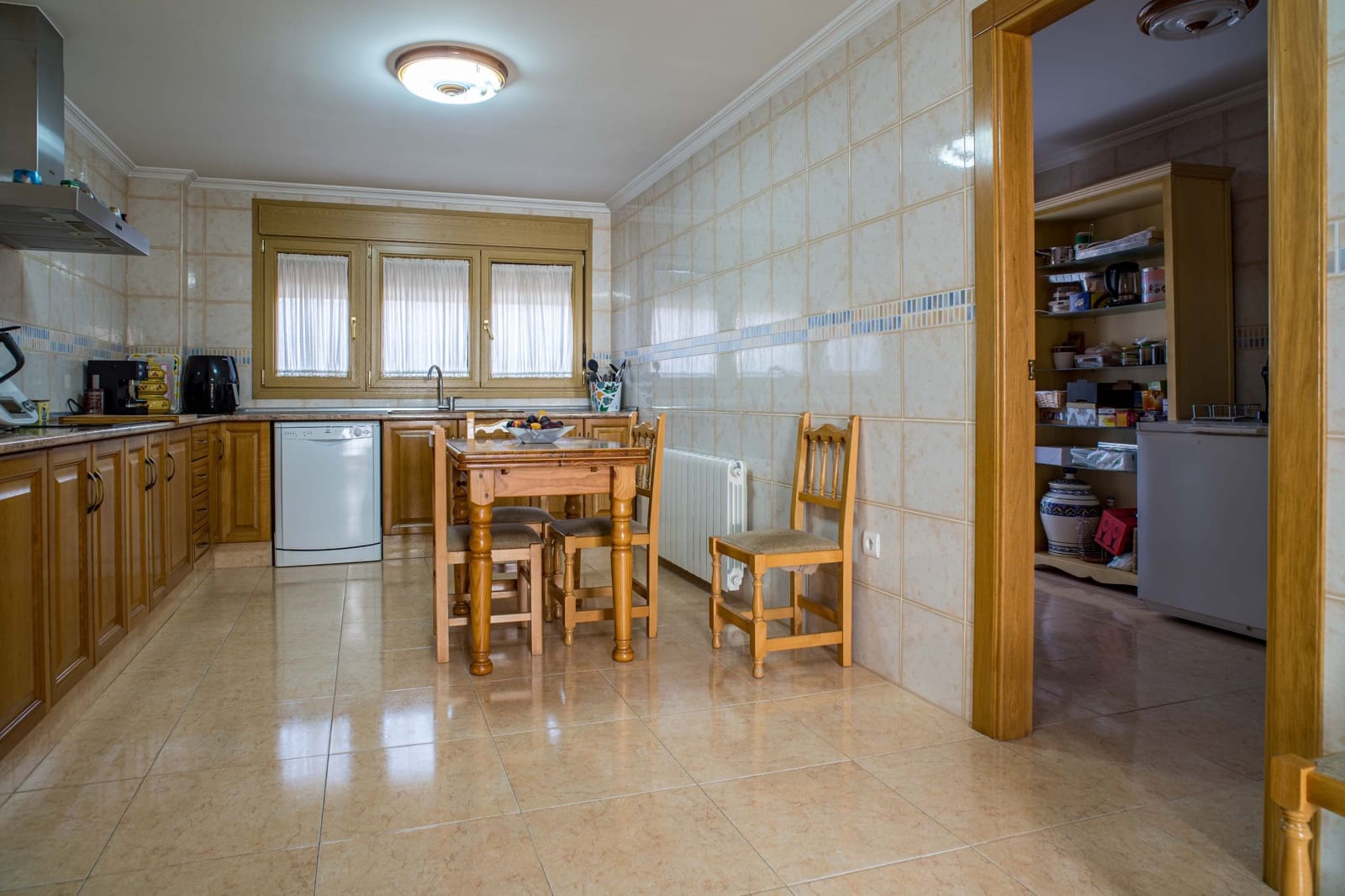 Chalet de 5 habitaciones en Pinoso en venta con piscina garaje - 399.950 € (Ref: 9958434)