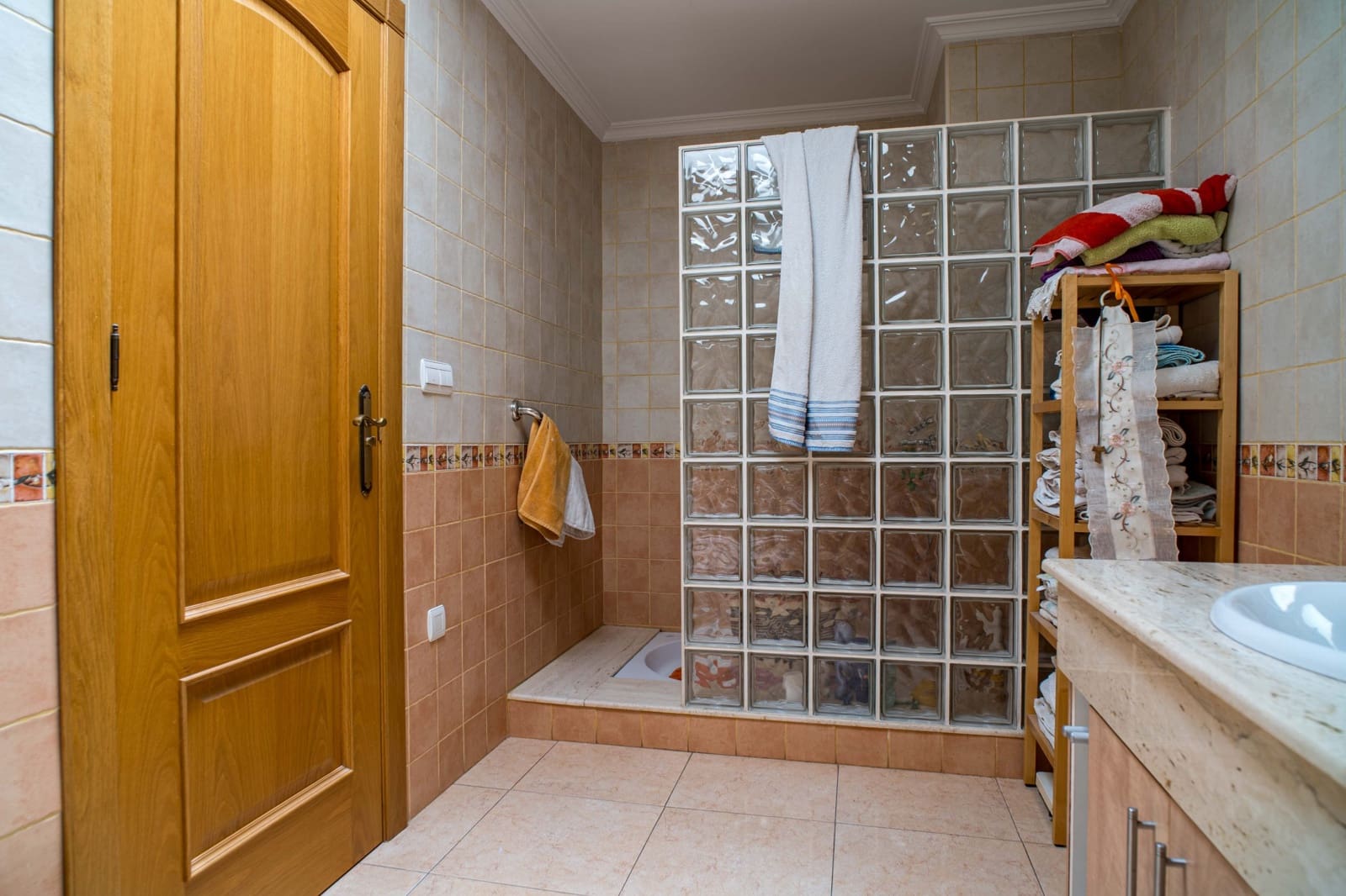 Chalet de 5 habitaciones en Pinoso en venta con piscina garaje - 399.950 € (Ref: 9958434)