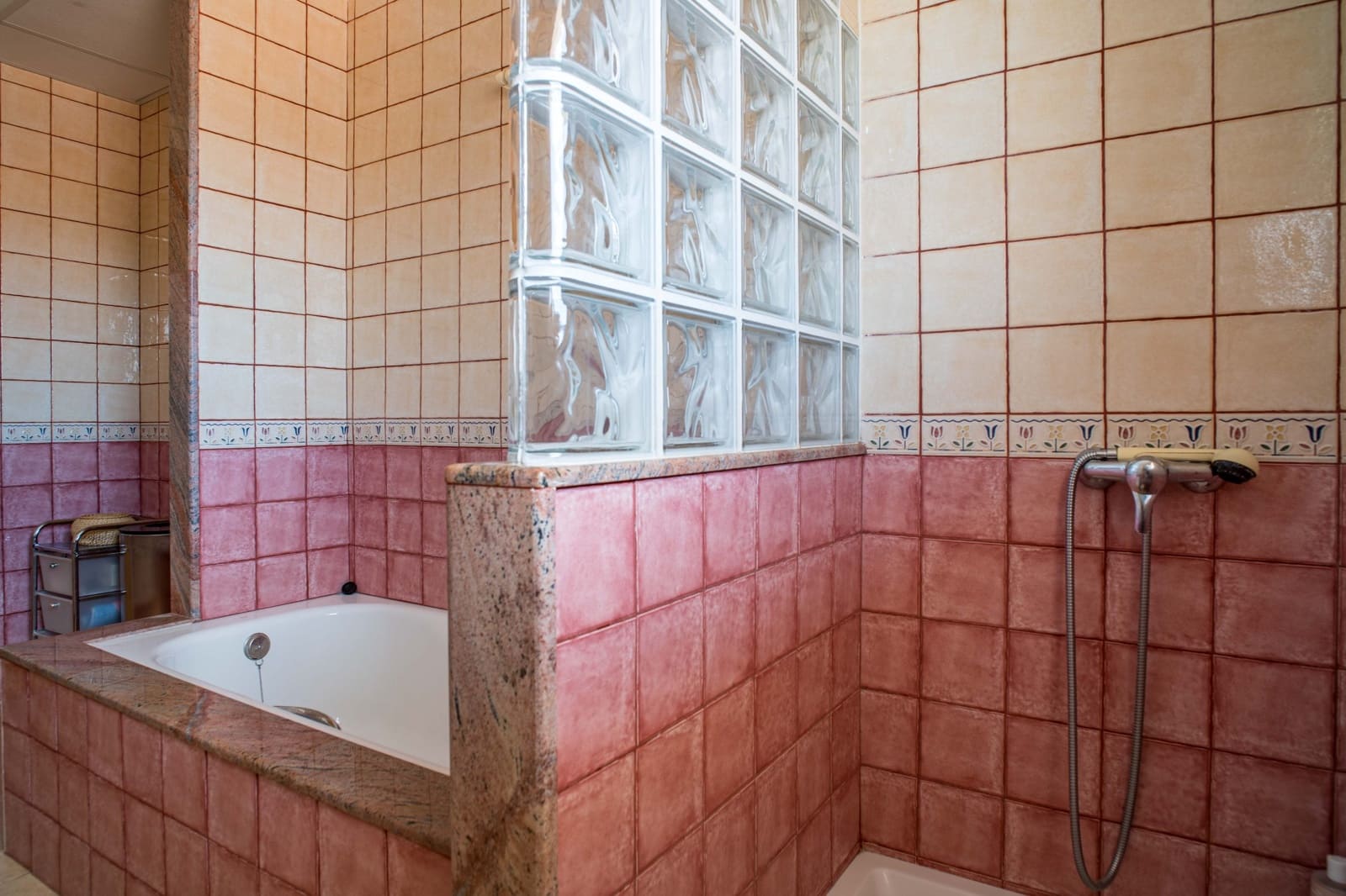 Chalet de 5 habitaciones en Pinoso en venta con piscina garaje - 399.950 € (Ref: 9958434)
