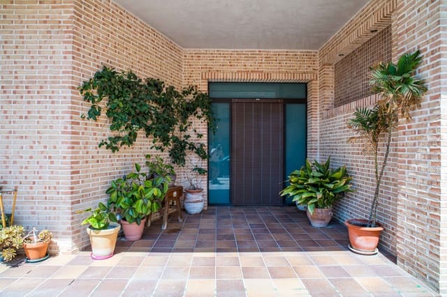 Chalet de 5 habitaciones en Pinoso en venta con piscina garaje - 399.950 € (Ref: 9958434)