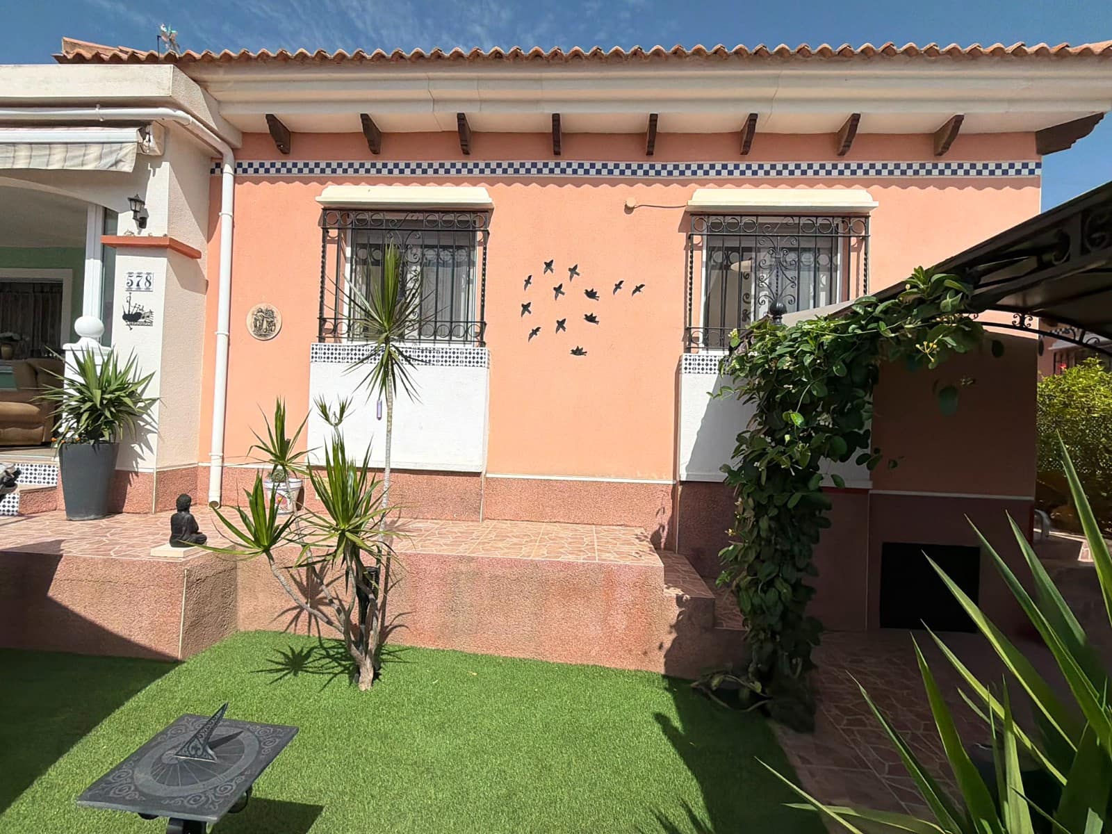 3 soveværelse Villa til salg i Los Montesinos med swimmingpool - € 315.000 (Ref: 9959124)