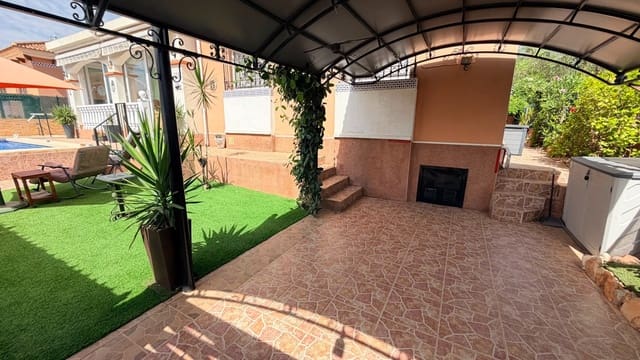 3 soveværelse Villa til salg i Los Montesinos med swimmingpool - € 315.000 (Ref: 9959124)