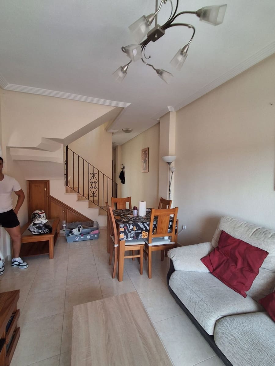 Apartamento de 4 habitaciones en Catral en venta con piscina garaje - 215.000 € (Ref: 9961991)