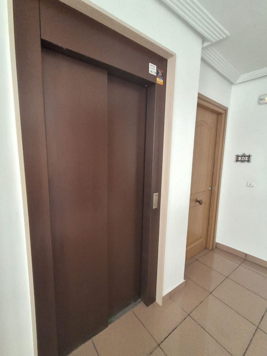 Apartamento de 4 habitaciones en Catral en venta con piscina garaje - 215.000 € (Ref: 9961991)