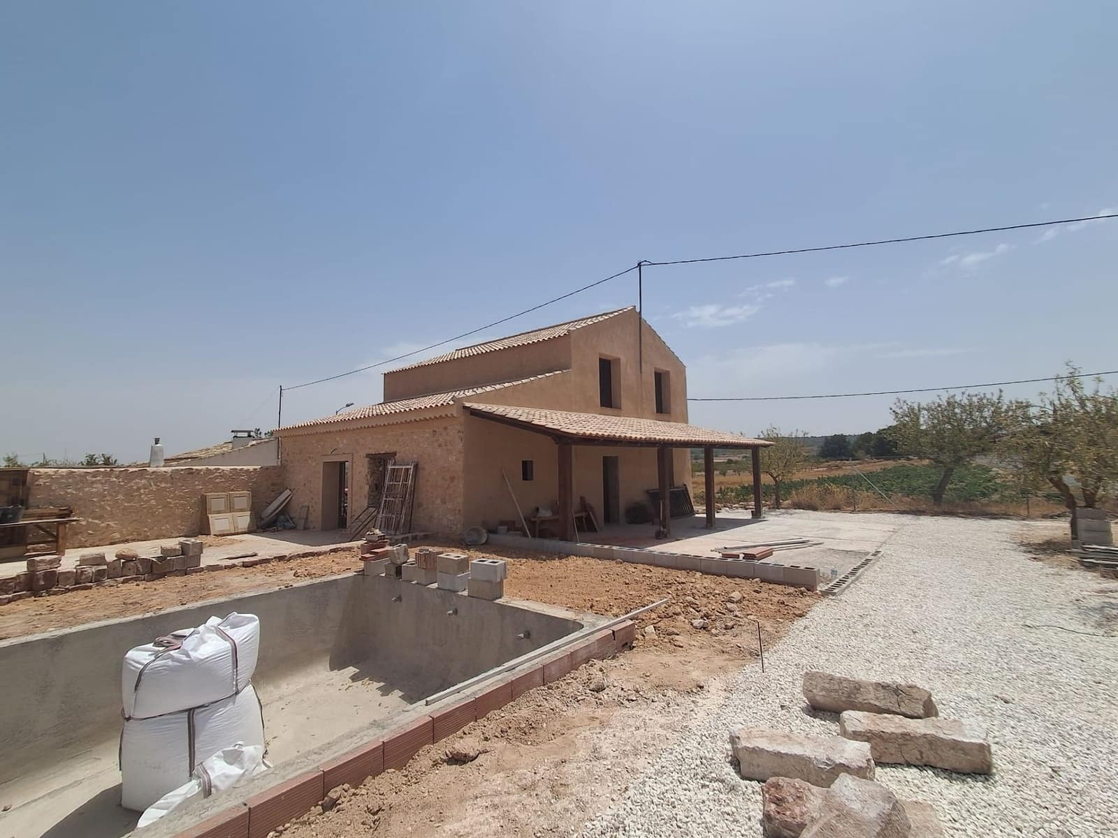 4 slaapkamer Finca/Landhuis te koop in Pinoso met zwembad - € 295.000 (Ref: 9976770)