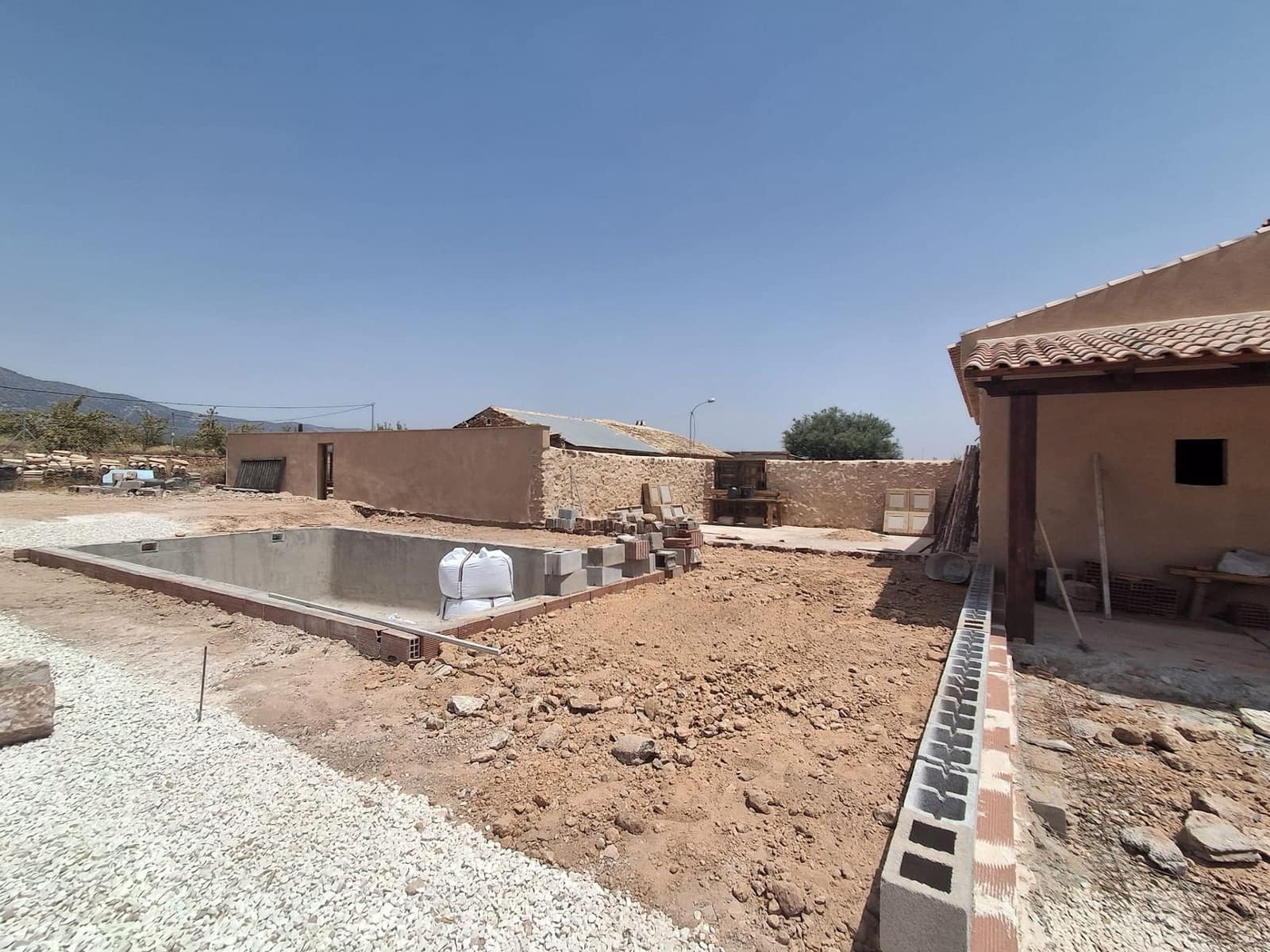 4 slaapkamer Finca/Landhuis te koop in Pinoso met zwembad - € 295.000 (Ref: 9976770)