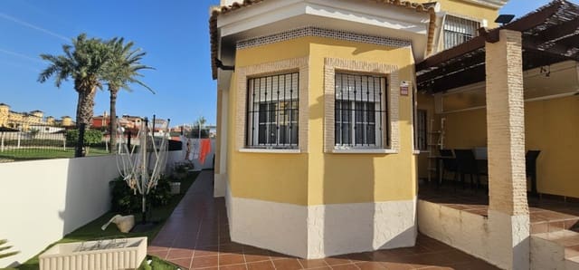 Chalet de 3 habitaciones en Lo Crispin, Algorfa en venta con piscina - 220.000 € (Ref: 9984380)