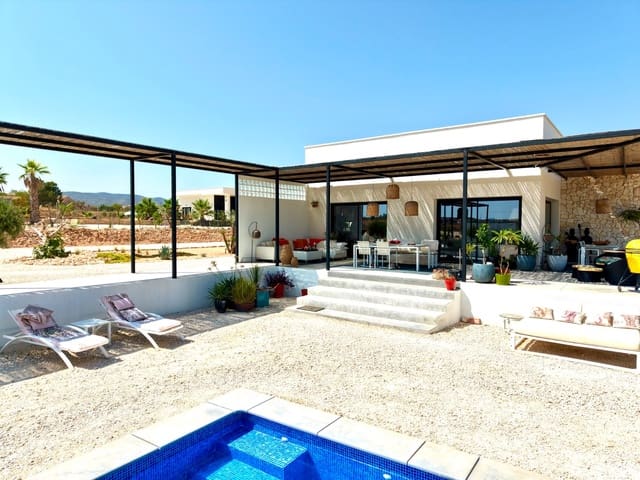 5 soveværelse Villa til salg i Pinoso med swimmingpool - € 679.000 (Ref: 9999049)