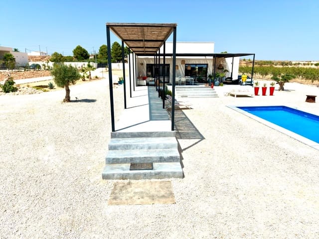 5 soveværelse Villa til salg i Pinoso med swimmingpool - € 679.000 (Ref: 9999049)