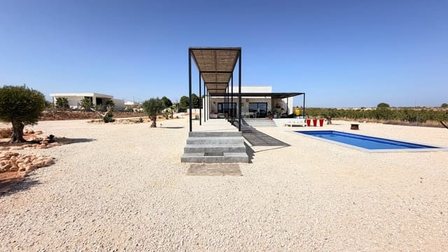 5 soveværelse Villa til salg i Pinoso med swimmingpool - € 679.000 (Ref: 9999049)