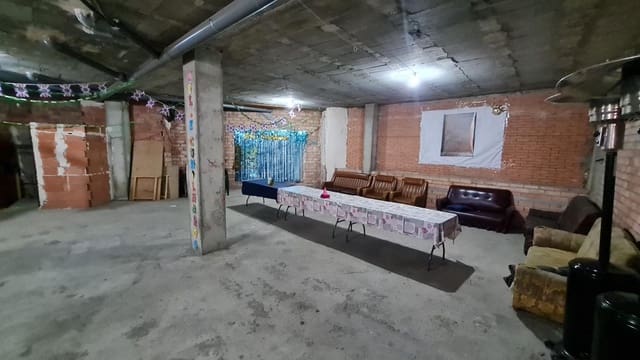 1 makuuhuone Kaupallinen myytävänä paikassa La Almunia de Doña Godina - 135 000 € (Ref: 10005358)