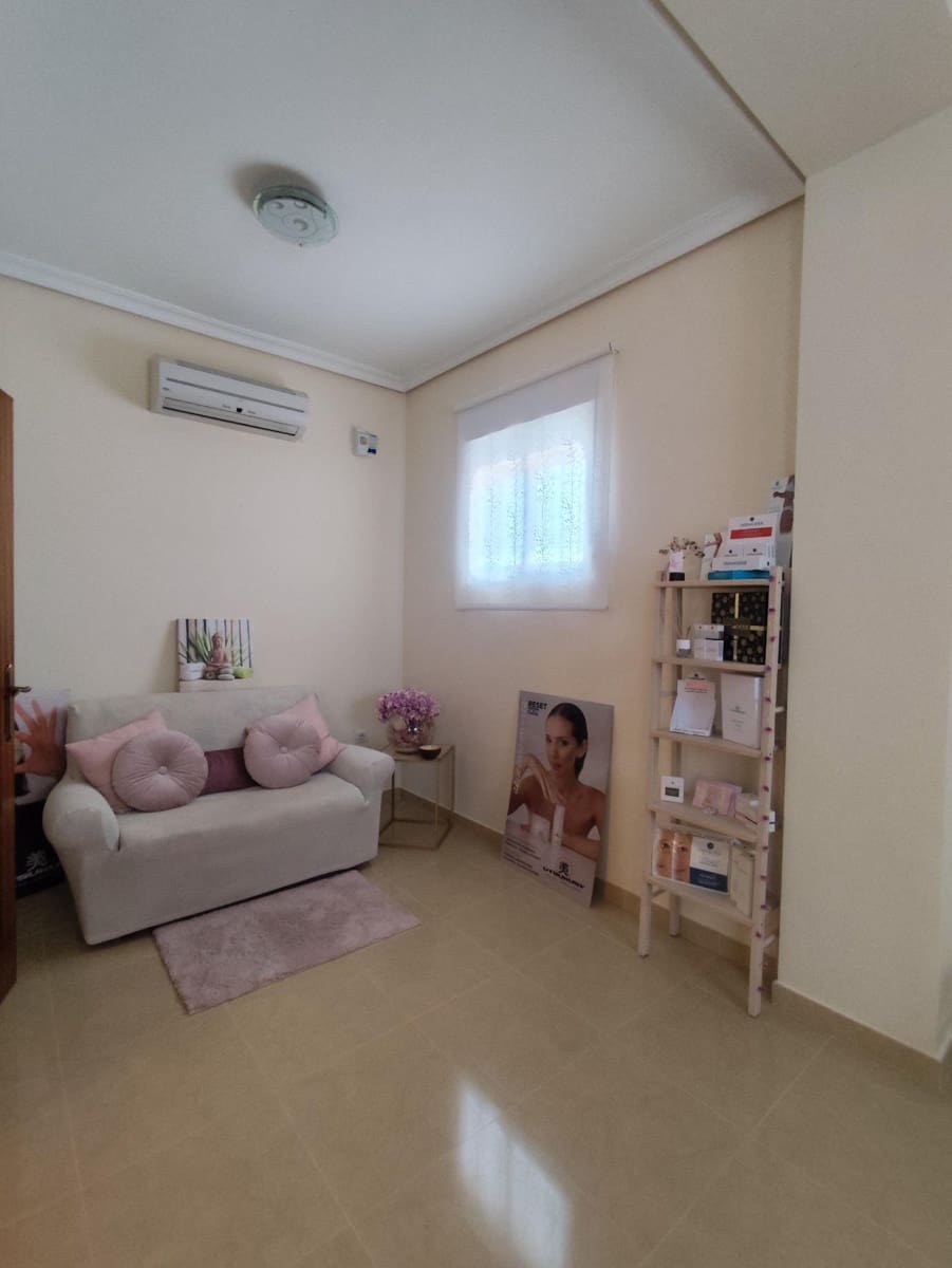 Chalet de 5 habitaciones en Tomares en venta con piscina garaje - 780.000 € (Ref: 10007253)