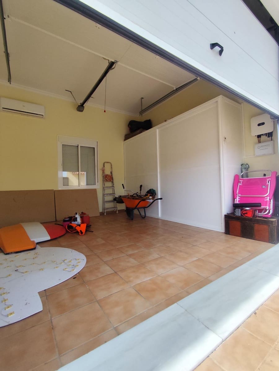 Chalet de 5 habitaciones en Tomares en venta con piscina garaje - 780.000 € (Ref: 10007253)