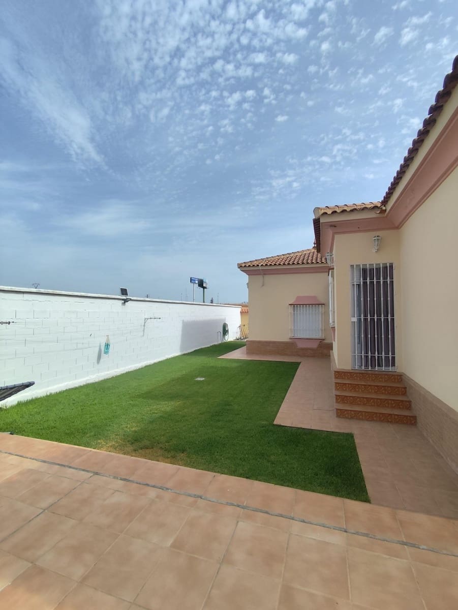 Chalet de 5 habitaciones en Tomares en venta con piscina garaje - 780.000 € (Ref: 10007253)