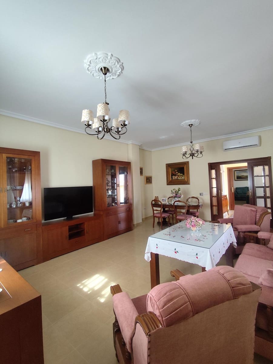 Chalet de 5 habitaciones en Tomares en venta con piscina garaje - 780.000 € (Ref: 10007253)