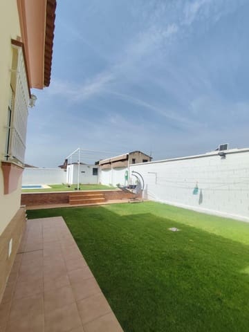 Chalet de 5 habitaciones en Tomares en venta con piscina garaje - 780.000 € (Ref: 10007253)