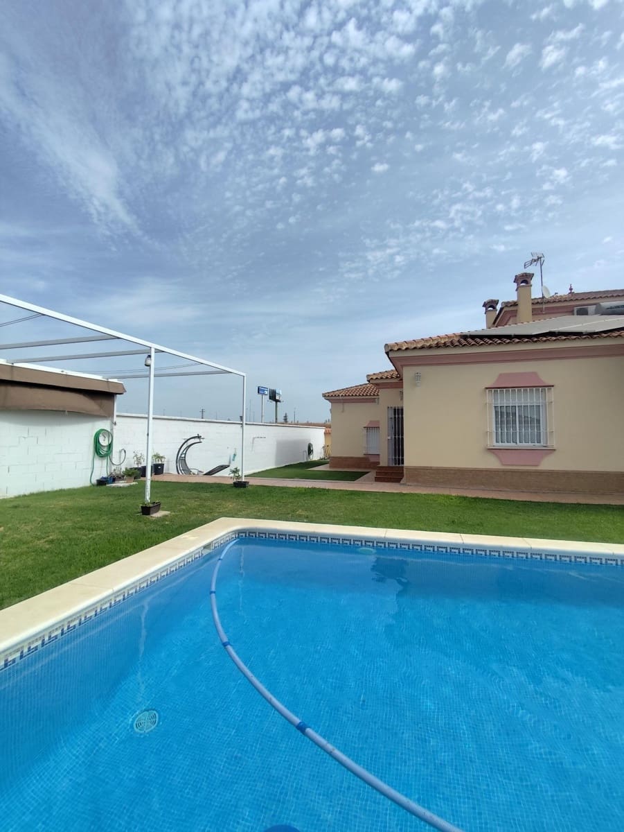 Chalet de 5 habitaciones en Tomares en venta con piscina garaje - 780.000 € (Ref: 10007253)