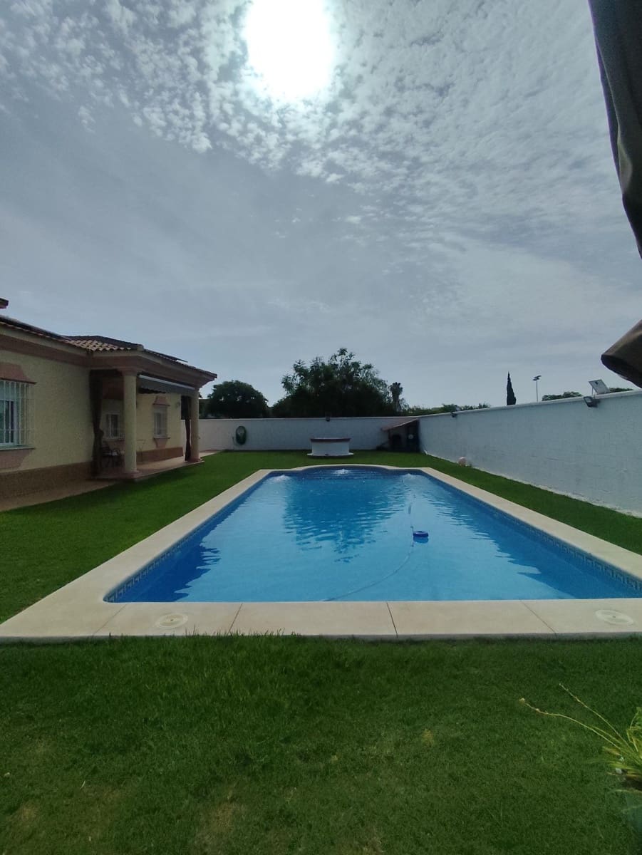 Chalet de 5 habitaciones en Tomares en venta con piscina garaje - 780.000 € (Ref: 10007253)