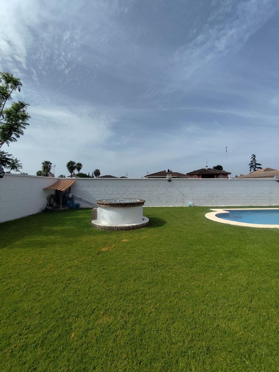 Chalet de 5 habitaciones en Tomares en venta con piscina garaje - 780.000 € (Ref: 10007253)