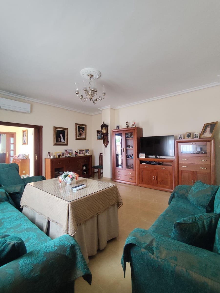 Chalet de 5 habitaciones en Tomares en venta con piscina garaje - 780.000 € (Ref: 10007253)
