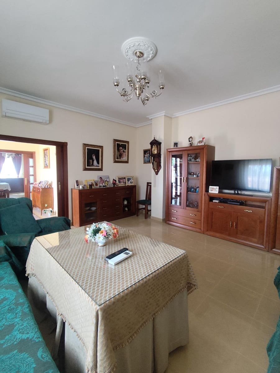 Chalet de 5 habitaciones en Tomares en venta con piscina garaje - 780.000 € (Ref: 10007253)