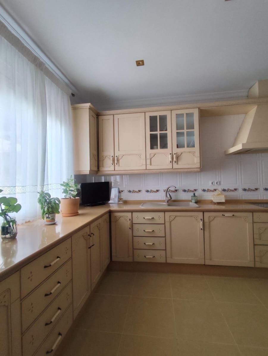 Chalet de 5 habitaciones en Tomares en venta con piscina garaje - 780.000 € (Ref: 10007253)